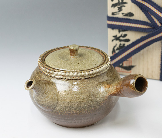 Tokoname teapot by Kohokujo