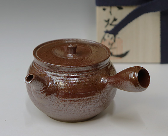 Tokoname teapot by Kohokujo