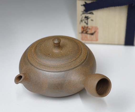 Tokoname teapot by Kohokujo