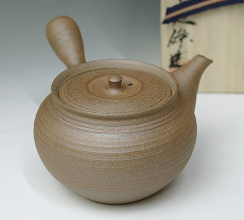 Tokoname teapot by Kohokujo
