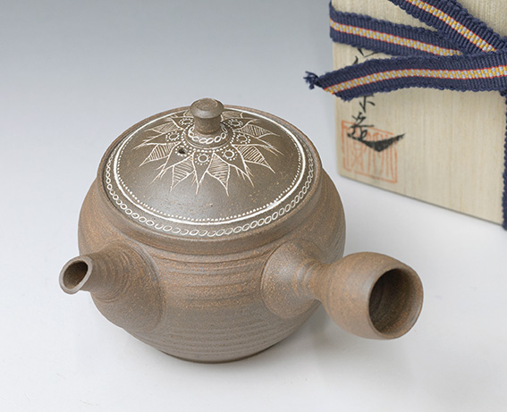 Tokoname teapot by Kohokujo