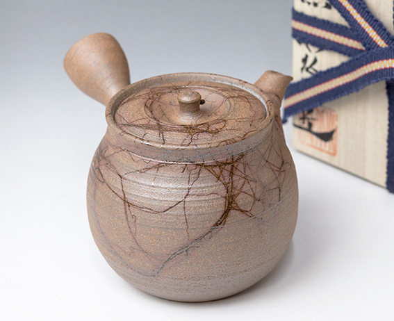 Tokoname teapot by Kohokujo