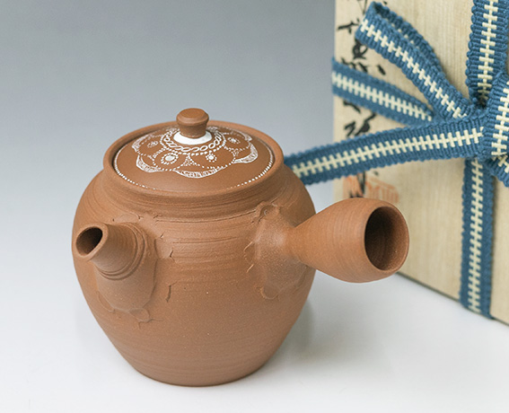 Tokoname teapot by Kohokujo