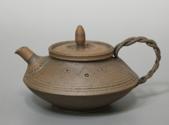 Tokoname teapot by Hokujo