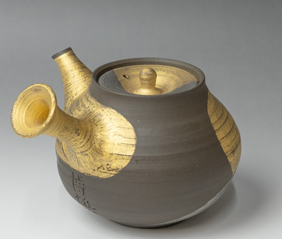 Kin-Ginsai (Gold & Silver Accented) teapot