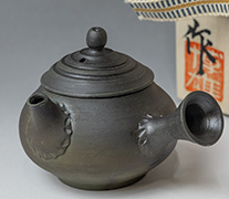 Japanese pottery Tokoname teapot by Konishi Hiroo