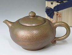 Tokoname Mayake teapot by Konishi Yohei