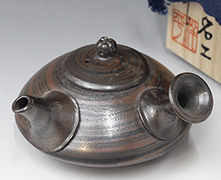 Tokoname Mayake teapot by Konishi Yohei