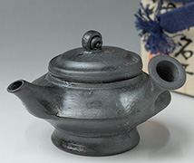 Tokoname Mayake teapot by Konishi Yohei