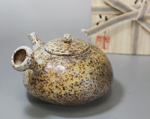 Japanese pottery - Tokoname Teapot by Konishi Yohei