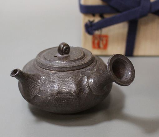 Japanese pottery - Tokoname Teapot by Konishi Yohei