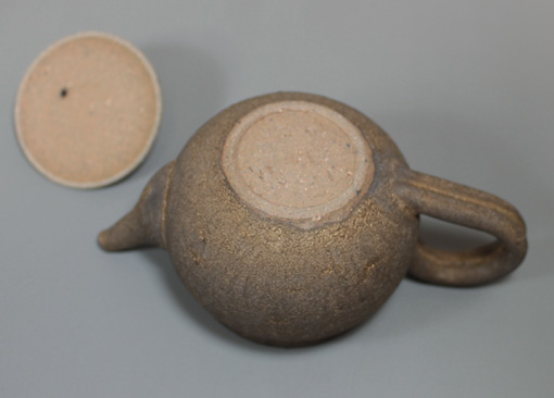 Japanese pottery -  Tokonameyaki teapot by Maekawa Junzo