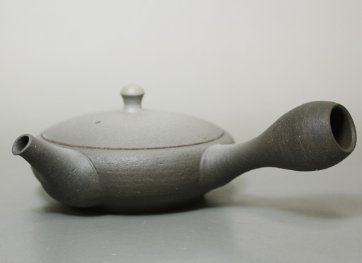 Japanese pottery -  Tokonameyaki teapot by Maekawa Junzo