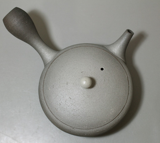 Japanese pottery -  Tokonameyaki teapot by Maekawa Junzo