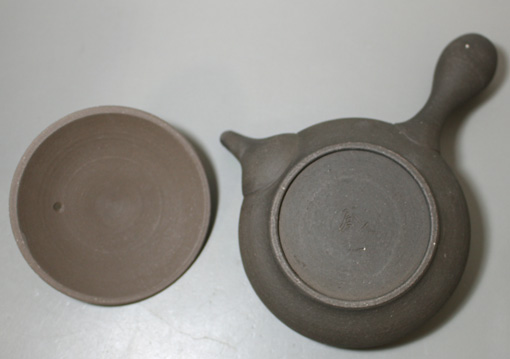 Japanese pottery -  Tokonameyaki teapot by Maekawa Junzo