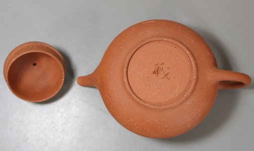 Japanese pottery -  Tokonameyaki teapot by Maekawa Junzo