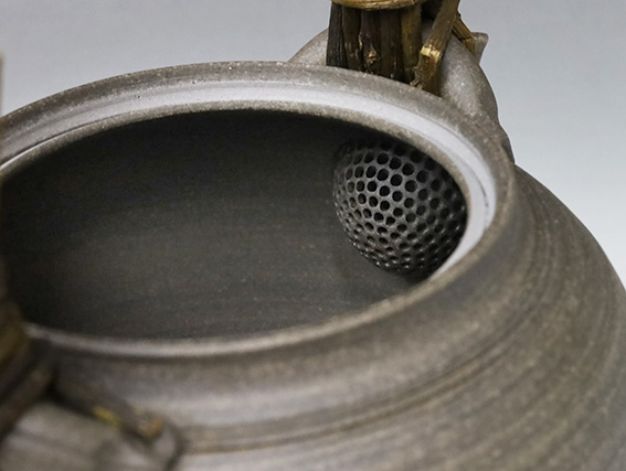 Japanese pottery- Tokoname rihi kyusu teapot by Mizuno Hiroshi