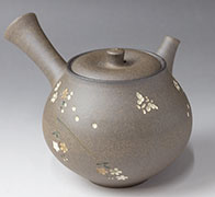 Gold Cherry Blossoms teapot by Seiho