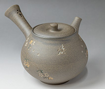 Gold Cherry Blossoms teapot by Seiho