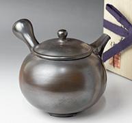 Tokonameyaki Yohen Marugata teapot by Setsudo