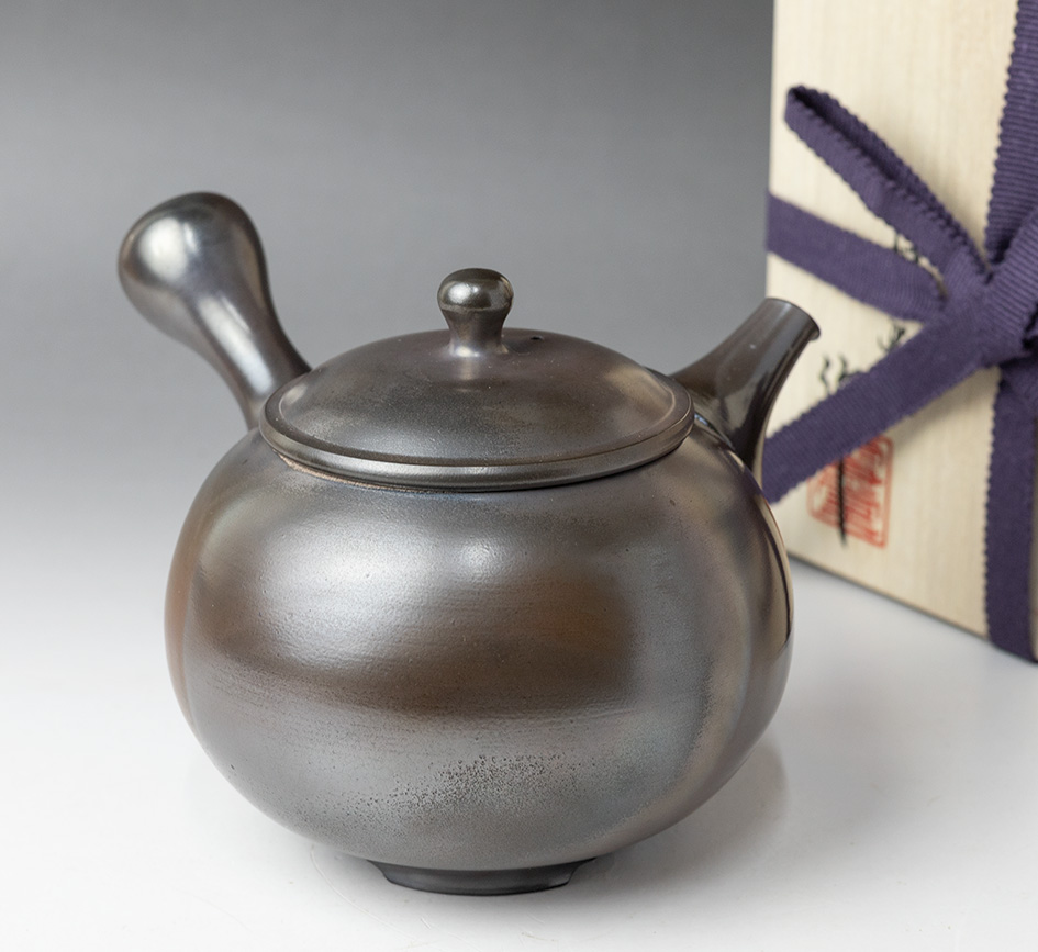  Yohen marugata teapot by Setsudo