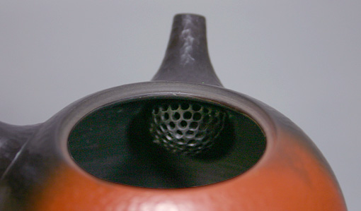 Black hammered kyusu with textured finish by Yoshiki