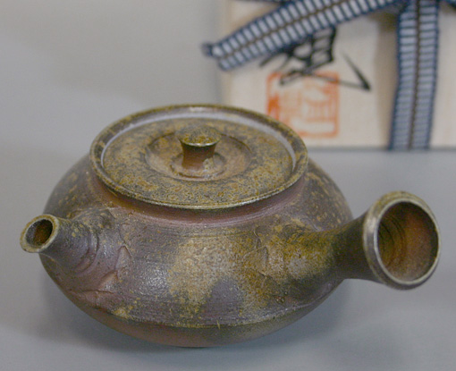 Japanese pottery- Tokoname kyusu teapot by Yoshiki