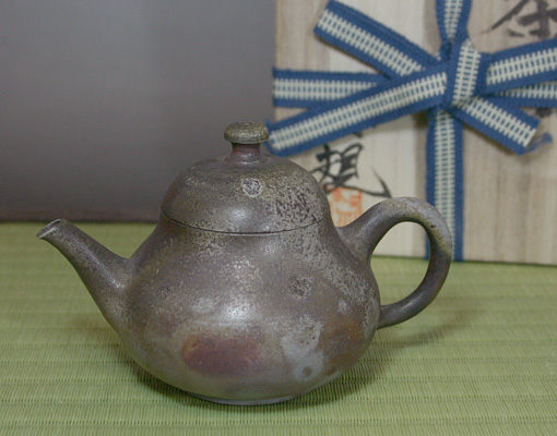 Japanese pottery- Tokoname kyusu teapot by Yoshiki