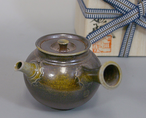 Japanese pottery- Tokoname kyusu teapot by Yoshiki